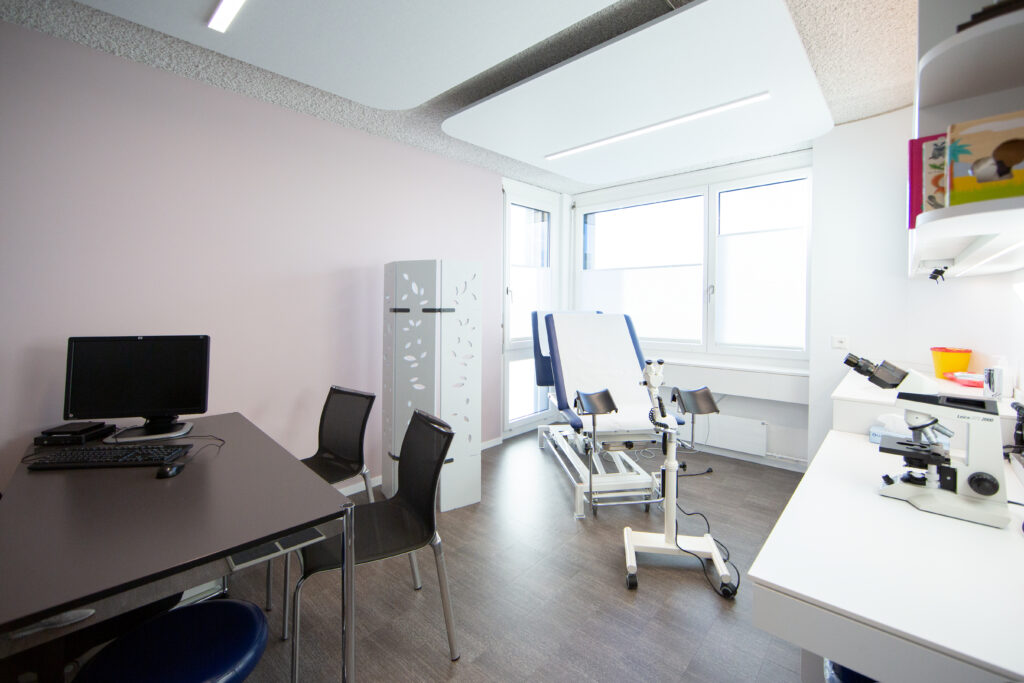Behandlungszimmer Gynäkologie